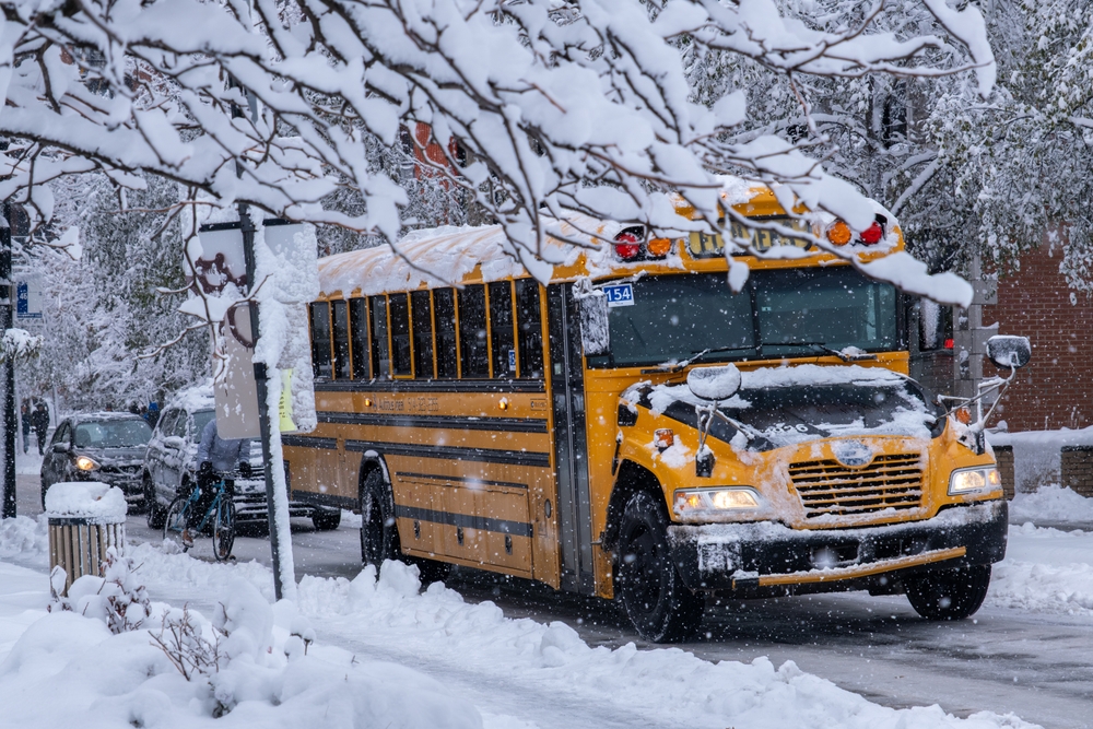 Ohio snow squall gives 450,000 residents minutes to flee ohio, school, bus, snow
