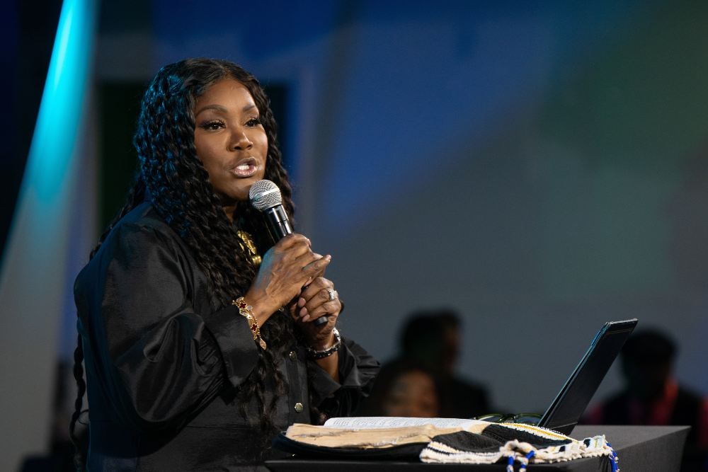 Juanita Bynum slams womens attire in viral church sermon Juanita Bynum